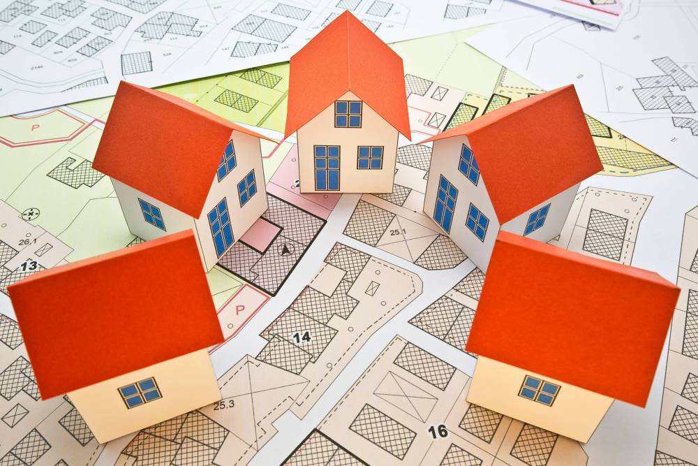 New,Home,And,Free,Vacant,Land,For,Building,Activity,-